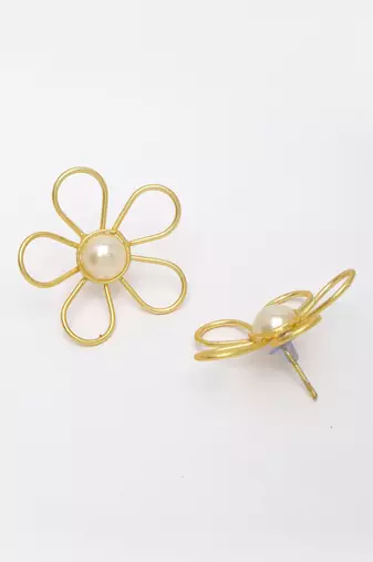 Women gold floral shape beaded handcrafted jewellery set