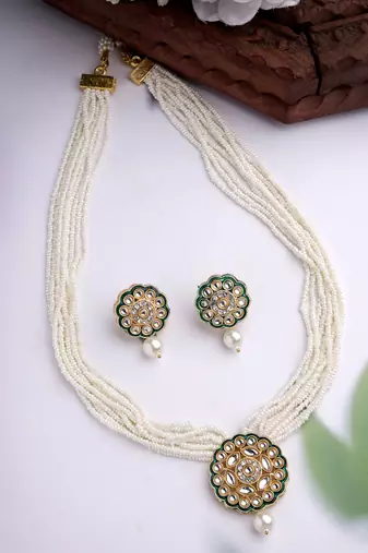 Women white & gold-plated kundan & pearl jewellery set