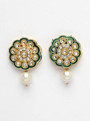 Women white & gold-plated kundan & pearl jewellery set 5