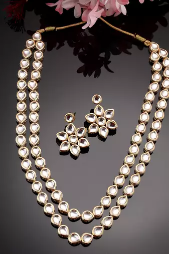 Women's rhodium-plated kundan-studded necklace and earrings