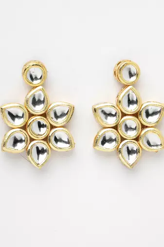 Women's rhodium-plated kundan-studded necklace and earrings