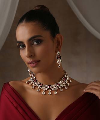 Red gold tone moissanite polki necklace set with maang tikka 1