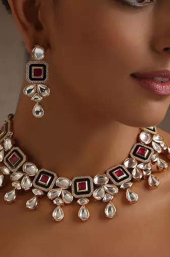Red gold tone moissanite polki necklace set with maang tikka