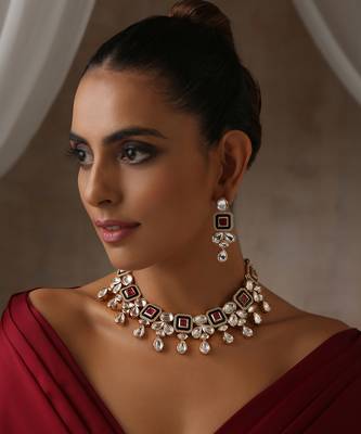 Red gold tone moissanite polki necklace set with maang tikka 3