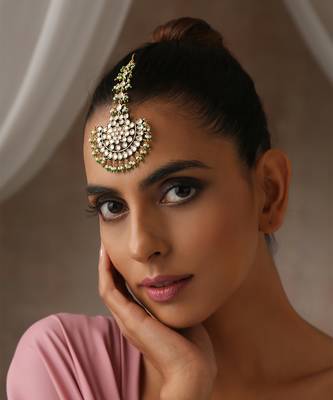 Gold tone polki and pearls maang tikka 3