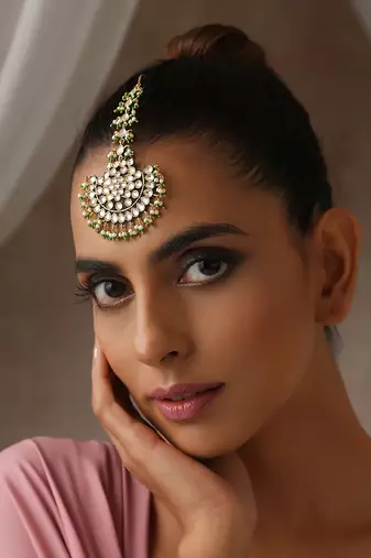 Gold tone polki and pearls maang tikka