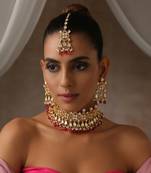 Red gold tone moissanite polki and pearl choker set with maang tikka