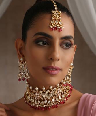 Red gold tone moissanite polki and pearl choker set with maang tikka 2