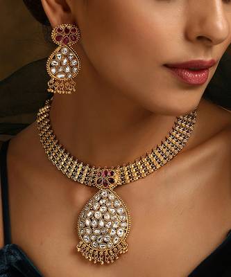 Red gold tone kundan temple necklace set 3