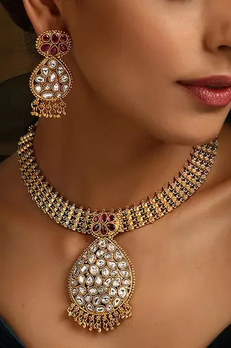 Red gold tone kundan temple necklace set