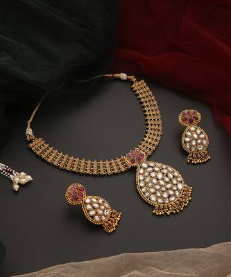 Red gold tone kundan temple necklace set 4