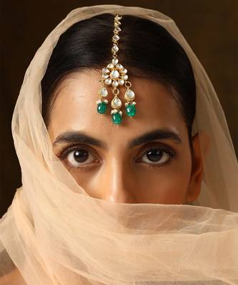 Green gold tone kundan maang tikka 1