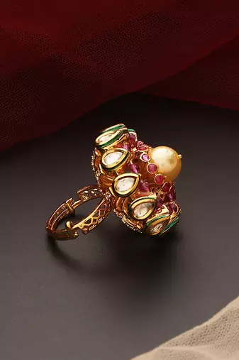 Red gold tone kundan ring