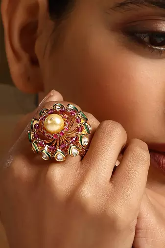 Red gold tone kundan ring