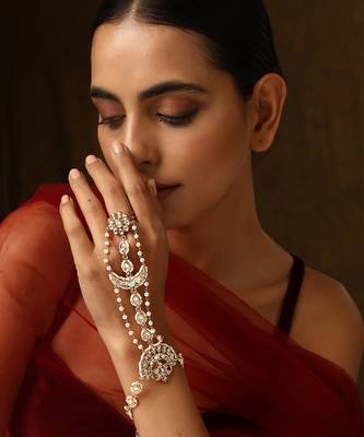 Gold tone polki hath phool 1