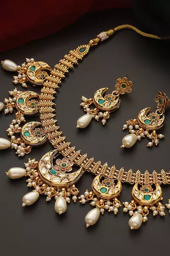 Green gold tone kundan necklace set