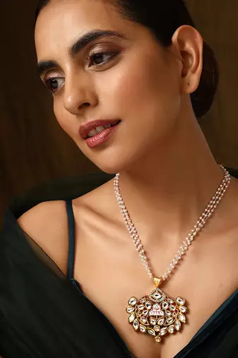 White gold kundan pendant