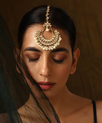 Gold tone kundan and pearls maang tikka 1