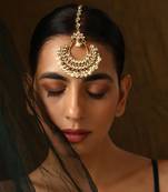 Gold tone kundan and pearls maang tikka