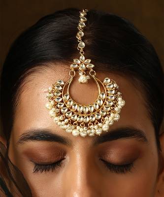 Gold tone kundan and pearls maang tikka 2