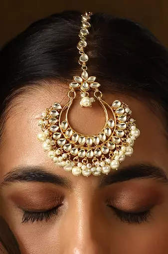 Gold tone kundan and pearls maang tikka