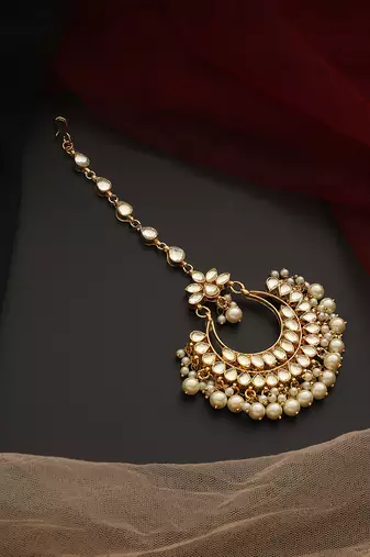 Gold tone kundan and pearls maang tikka