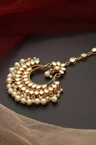 Gold tone kundan and pearls maang tikka