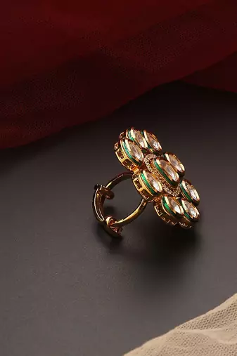 Gold tone kundan ring