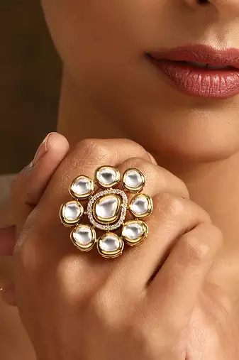 Gold tone kundan ring