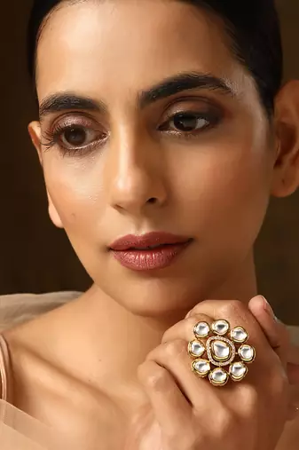 Gold tone kundan ring