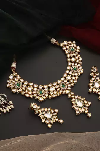 Green gold tone kundan necklace set