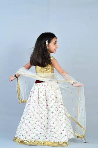Aglare Brocade  ethnic Lehenga choli for small girls,Girls,Baby girls,kids Gold White
