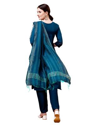 Morpich White Thread Embroidered Kurta Set 4