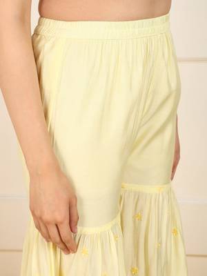 women yellow silk blend embroidered straight kurta trouser with dupatta (jpskd1021ylw) 5