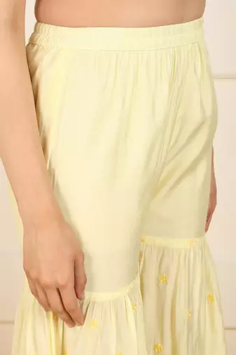 women yellow silk blend embroidered straight kurta trouser with dupatta (jpskd1021ylw)