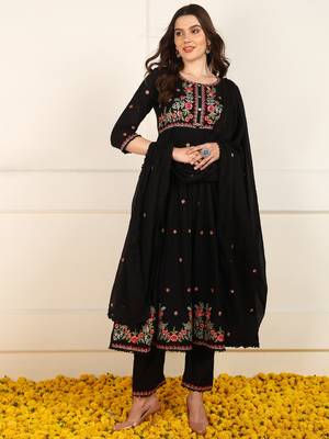 women black cotton embroidered anarkali kurta trouser with dupatta (jpskd1027blk) 2