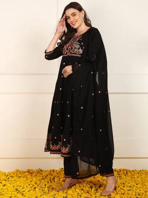 women black cotton embroidered anarkali kurta trouser with dupatta (jpskd1027blk) 3