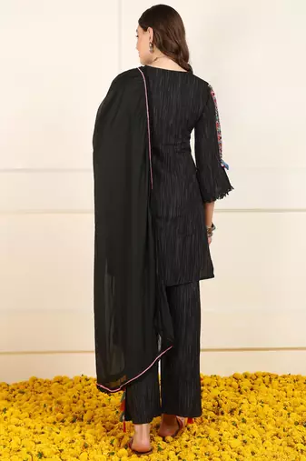 women black cotton embroidered straight kurta trouser with dupatta (jpskd1039blk)