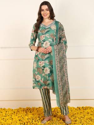 women green cotton floral printed straight kurta trouser with dupatta (jpskd1047grn) 1