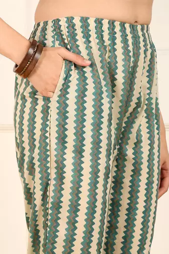 women green cotton floral printed straight kurta trouser with dupatta (jpskd1047grn)