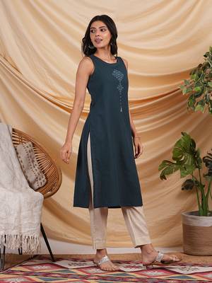 Block printed straight fit flex kurta with pocket details. 3