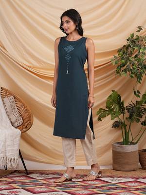 Block printed straight fit flex kurta with pocket details. 4