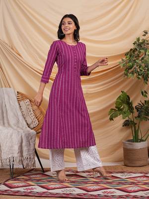 A line woven kurta with a shoulder princess line with a central placket. 4