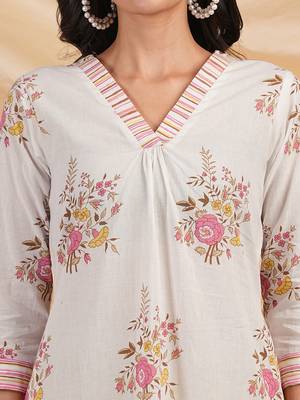 A-line floral printed cotton kurta with v neck and pocket detail. 5