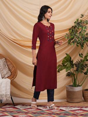 Cotton flex kurta with hand embroidery and hand applique detailing. 3