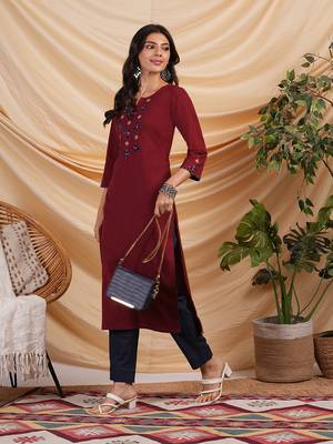 Cotton flex kurta with hand embroidery and hand applique detailing. 4