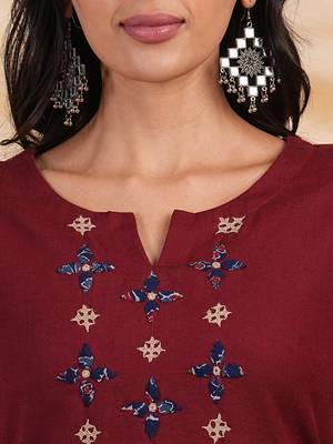 Cotton flex kurta with hand embroidery and hand applique detailing. 5