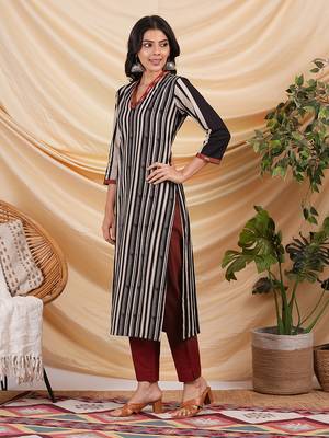 Straight cut hand block printed cotton kurta with hand embroidery. 3
