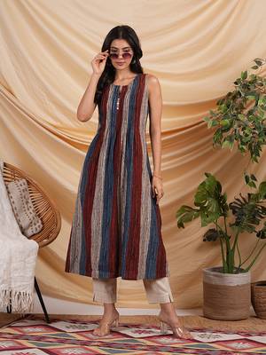 Hand block printed sleeveless kurta with pleat and handwork detailling. 1