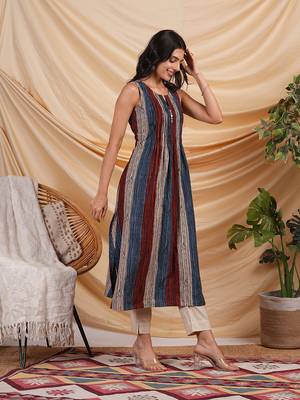 Hand block printed sleeveless kurta with pleat and handwork detailling. 3